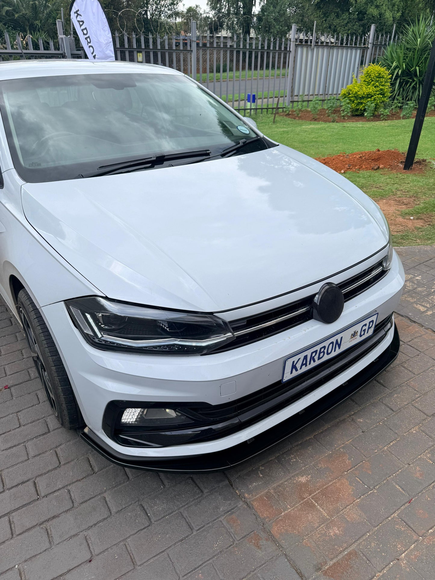 POLO 8 AW GLOSS BLACK 3-PIECE FRONT LIP