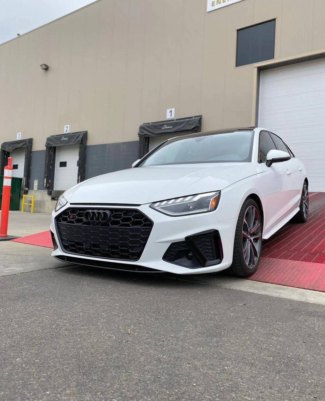 AUDI A4 B9.5 RS GRILLE W/BADGE