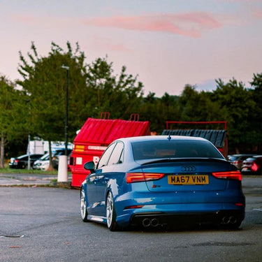AUDI A3 8V / 8V.2 SEDAN V-STYLE GLOSS BLACK ROOF SPOILER