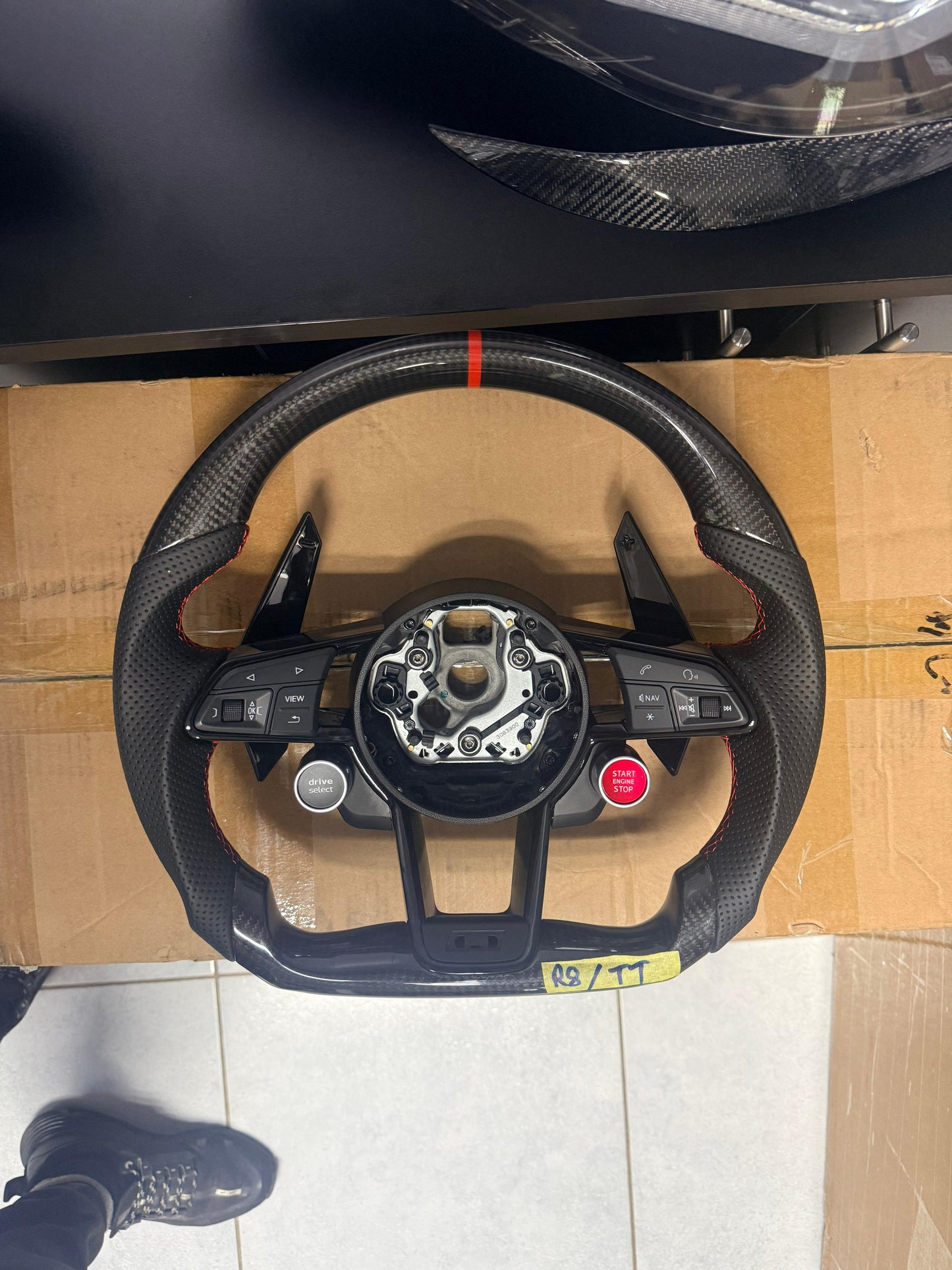AUDI 8V2 CARBON STEERING WHEEL