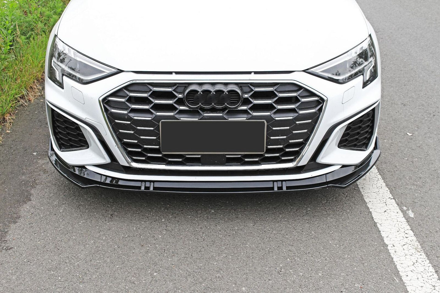 AUDI A3 8Y S-LINE GLOSS BLACK LIP