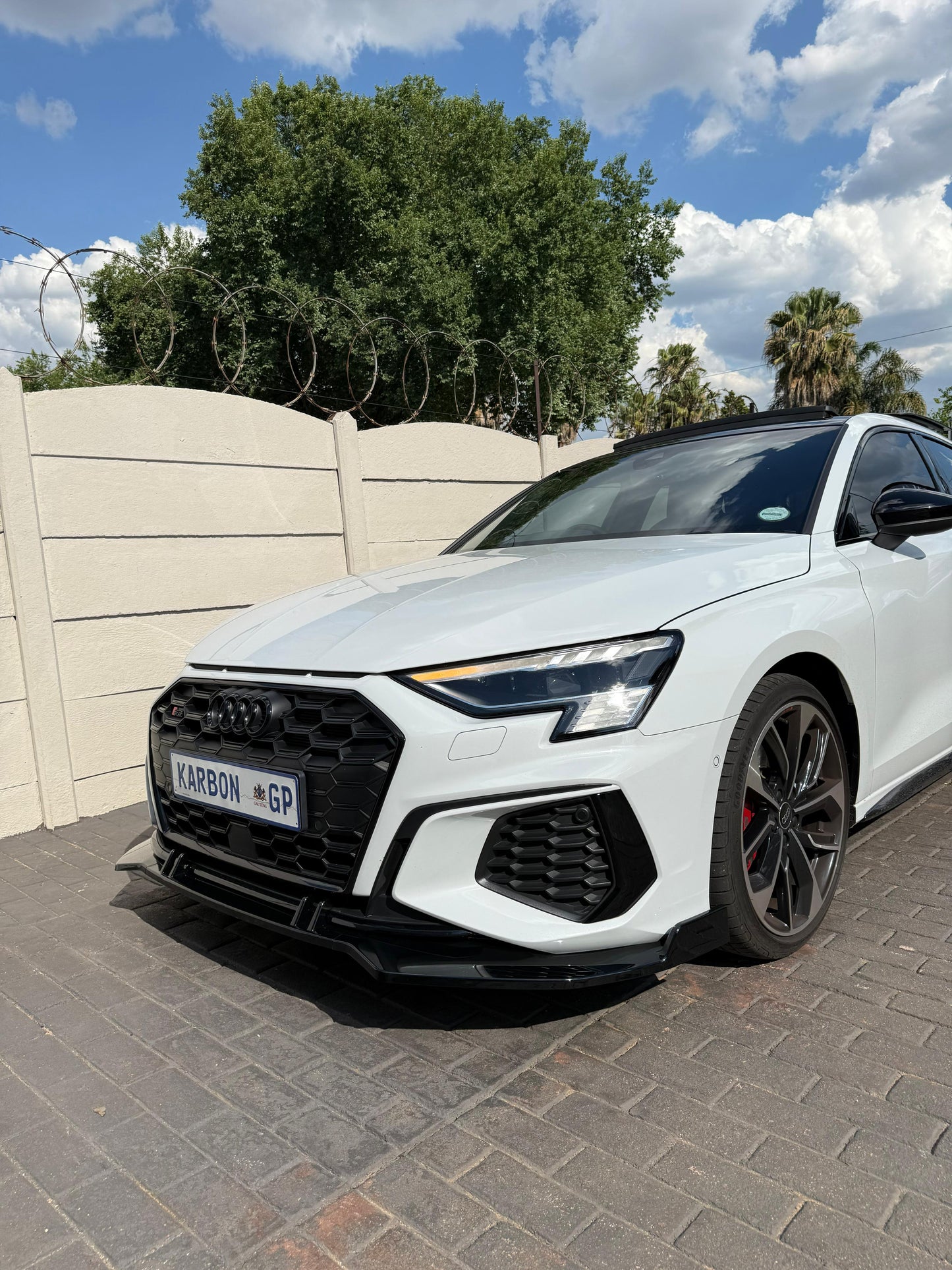 AUDI A3 8Y S-LINE GLOSS BLACK LIP