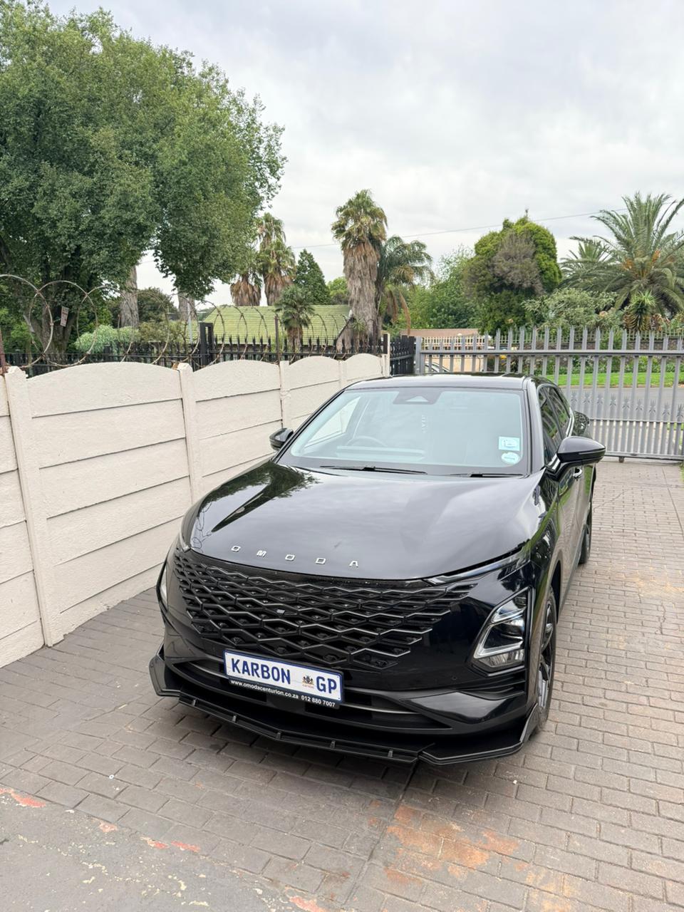 OMODA GLOSS BLACK FRONT LIP