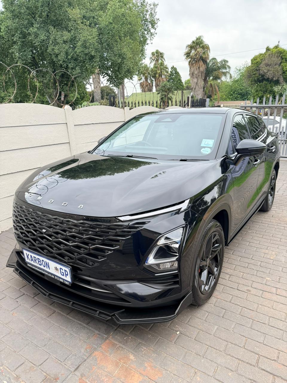 OMODA GLOSS BLACK FRONT LIP