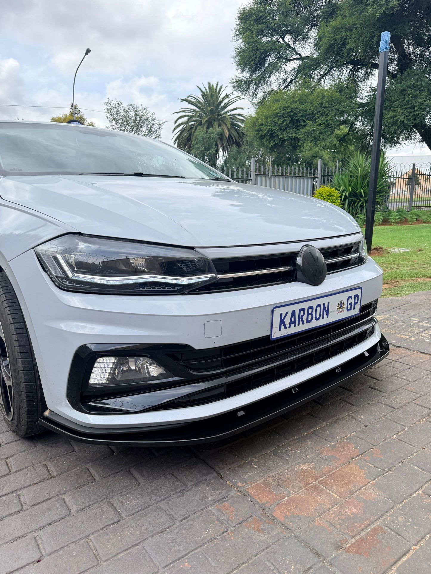 POLO 8 AW GLOSS BLACK 3-PIECE FRONT LIP