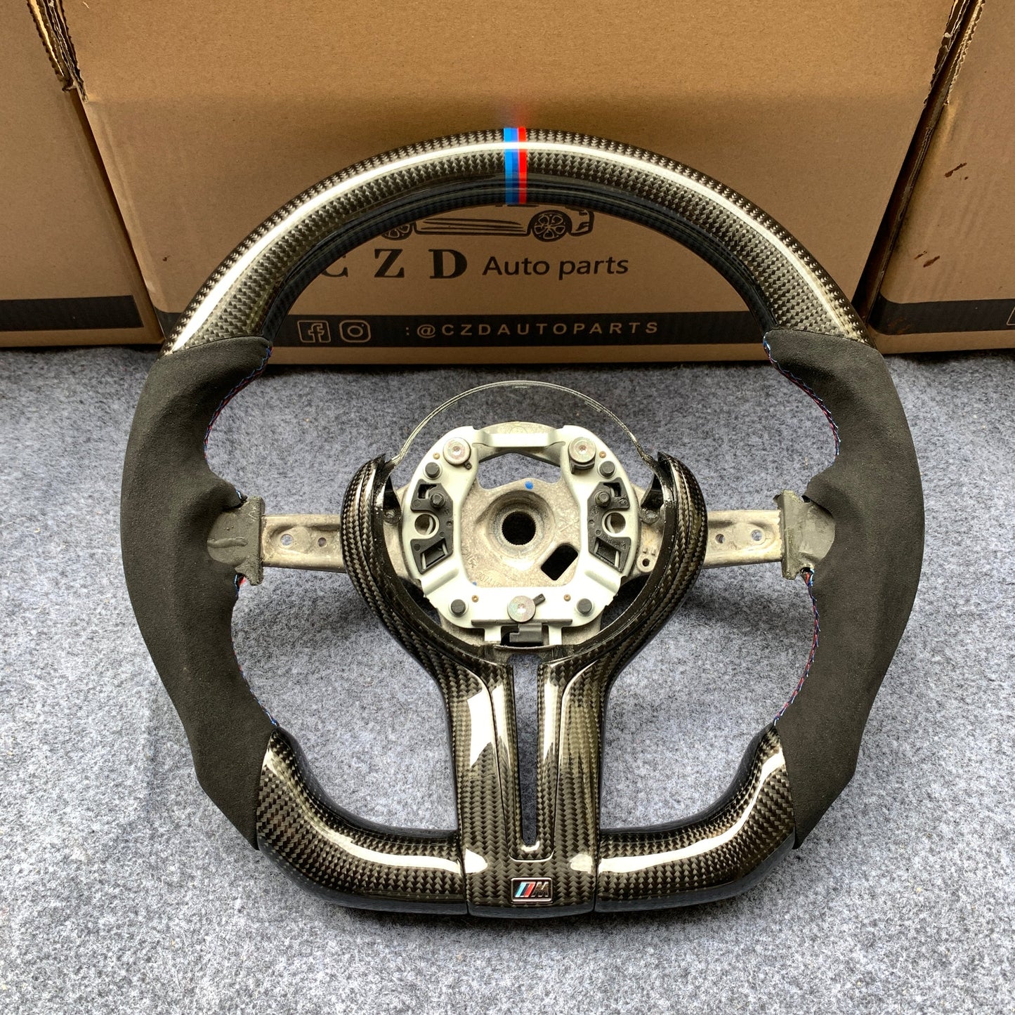 F-SERIES CARBON FIBER STEERING WHEEL