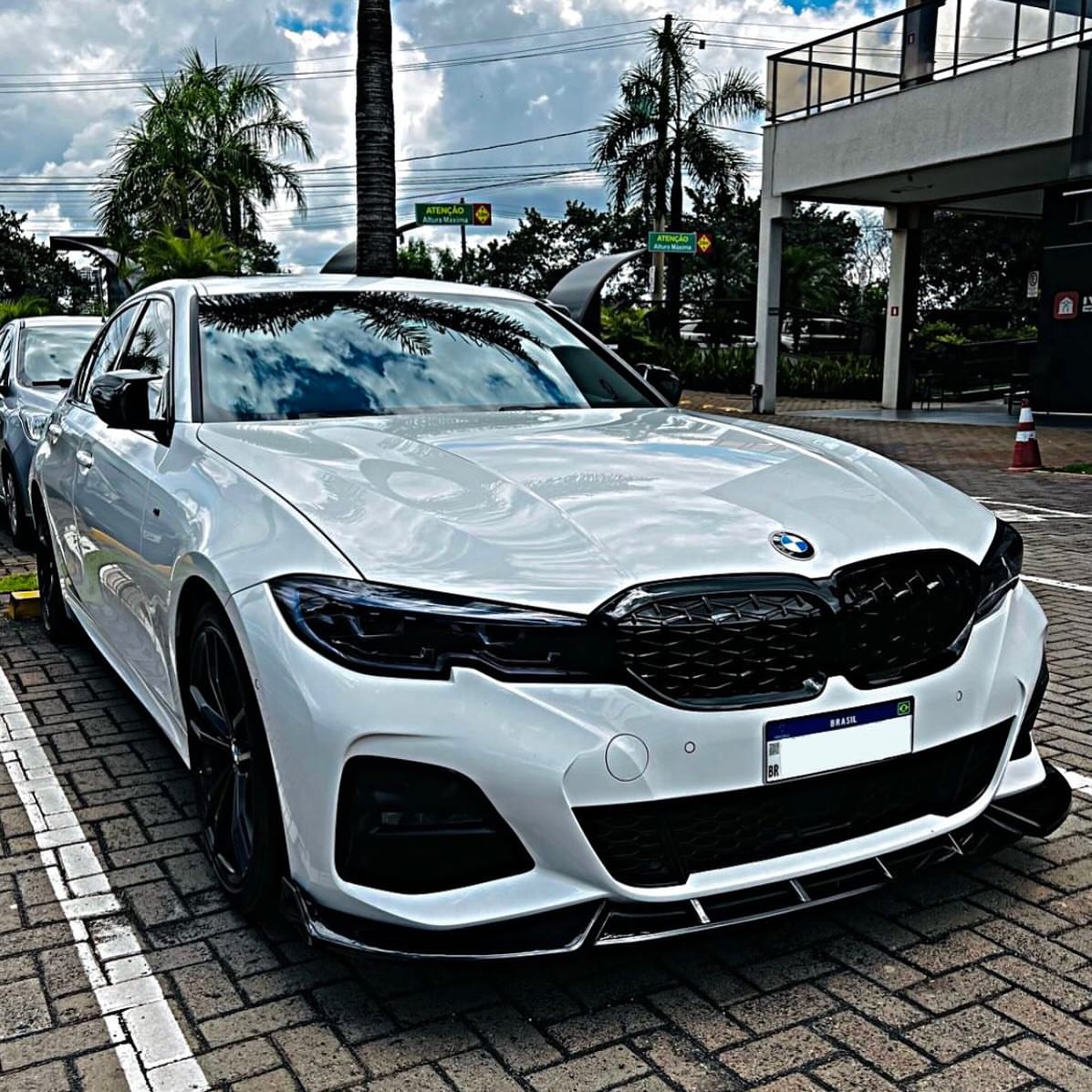 G20 (3-SERIES) COMPETITION STYLE GLOSS BLACK FRONT SPOILER