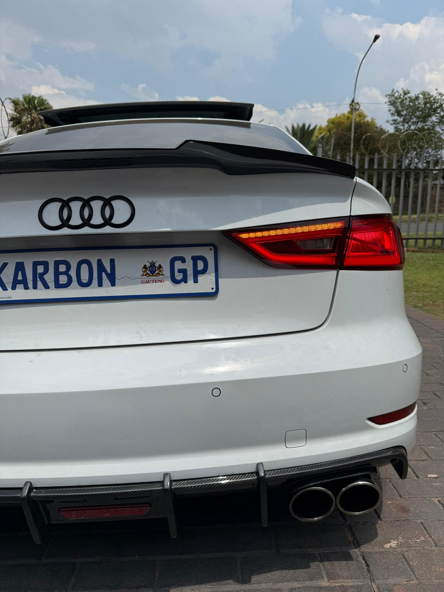 AUDI GLOSS BLACK S3 8V1 LED DIFFUSER